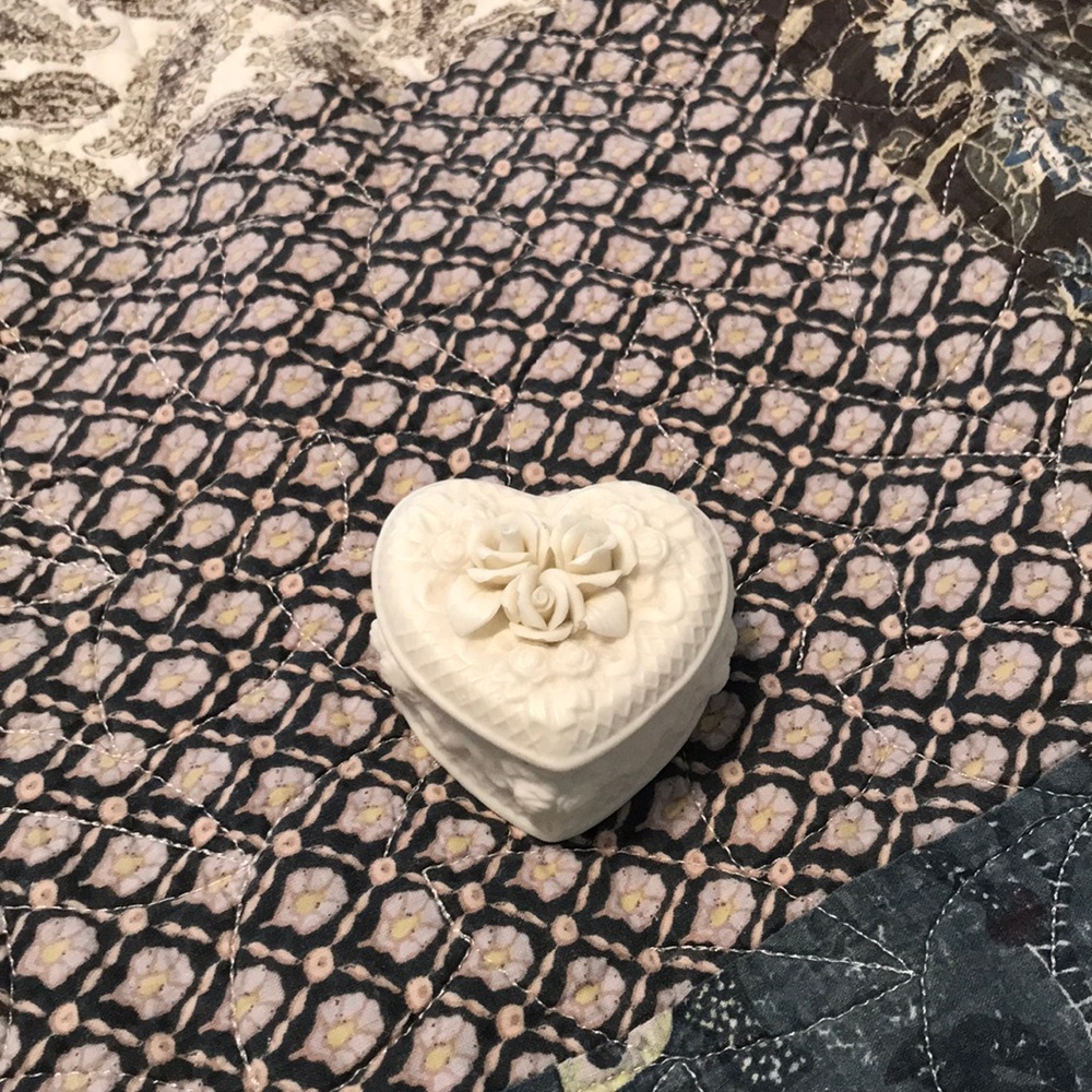 Vintage - Heart Jewelry Box